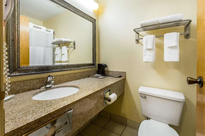 Quality Inn West of Asheville 4