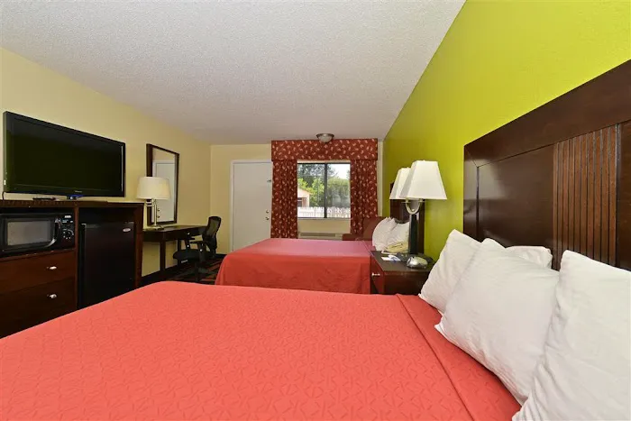 Americas Best Value Inn Canton, NC 4