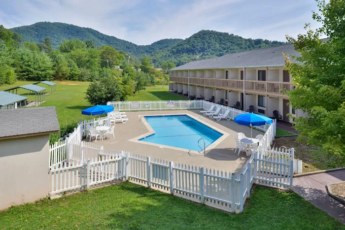 Americas Best Value Inn Canton, NC 4