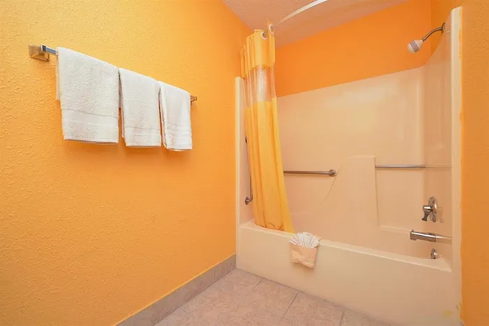 Americas Best Value Inn Canton, NC 4