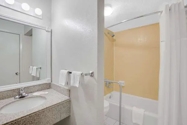 Days Inn by Wyndham Asheville West 4