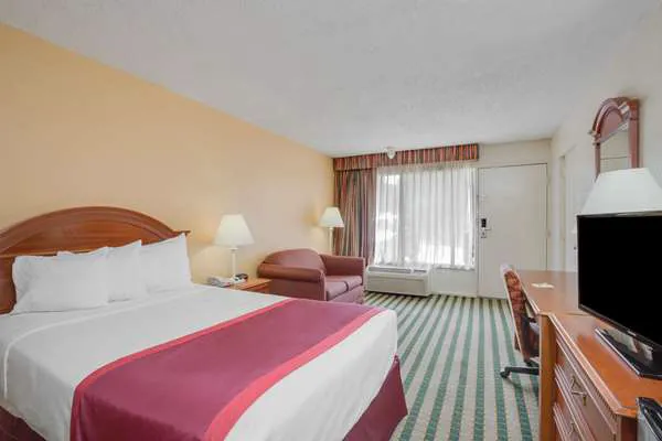 Days Inn by Wyndham Asheville West 4