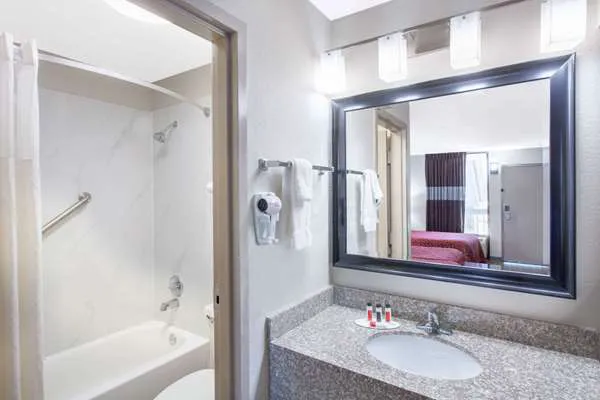 Days Inn by Wyndham Clinton / Laurens I-26 4
