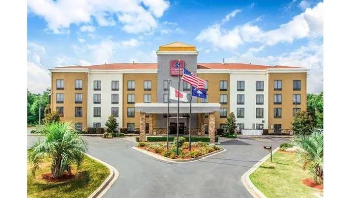 Comfort Suites Clinton near Presbyterian College 4