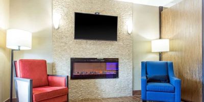 Comfort Suites Clinton near Presbyterian College