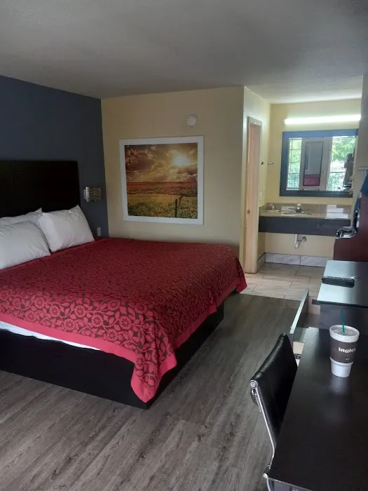 Days Inn by Wyndham Simpsonville 4
