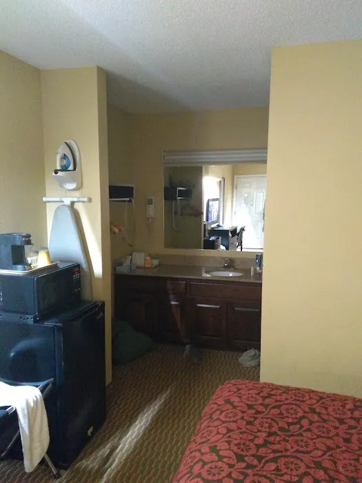 Days Inn by Wyndham Simpsonville 4