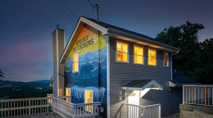 Homegrown Hideaways: Papa Bear Chalet 4