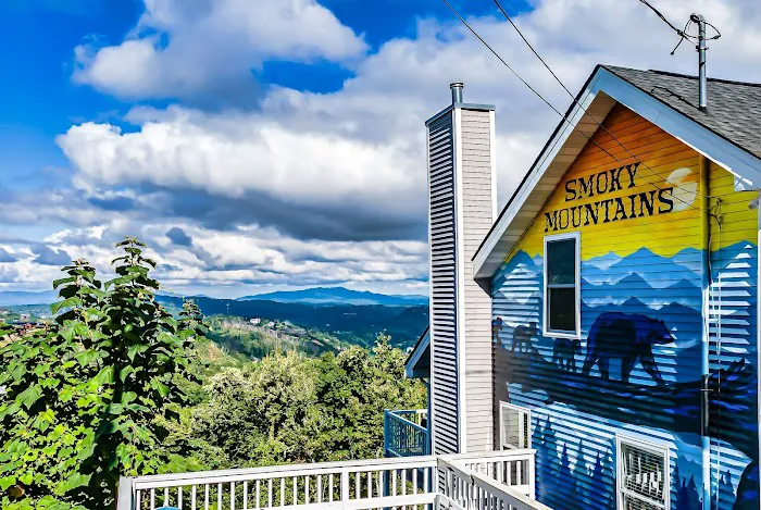 Homegrown Hideaways: Papa Bear Chalet 4