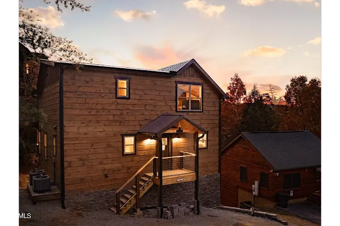 Rustic Ridge Cabin 4
