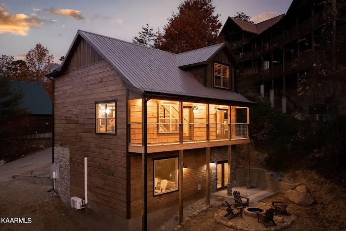 Rustic Ridge Cabin 4