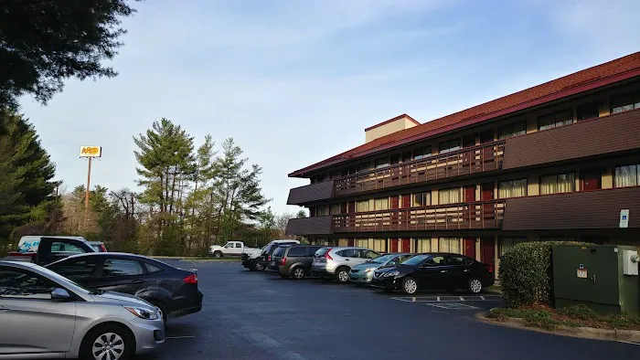 Red Roof Inn Asheville - Biltmore West 4