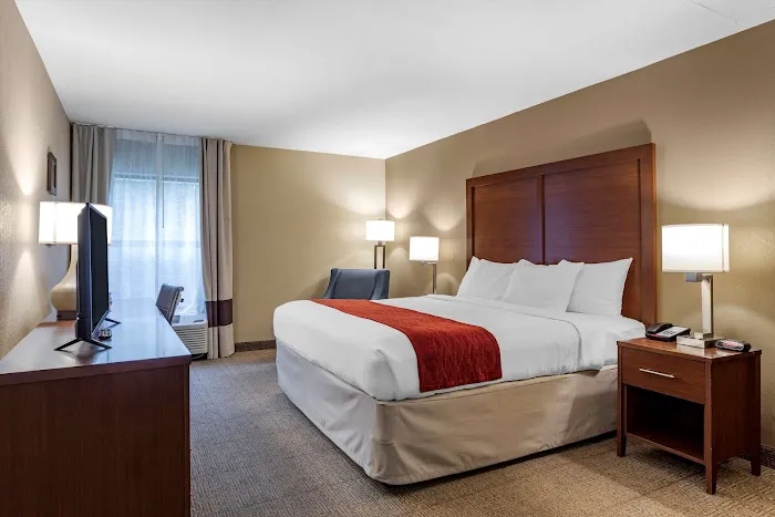 Comfort Inn Biltmore West 4