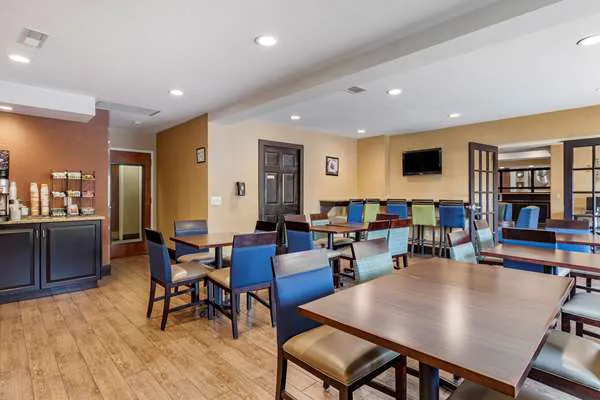 Comfort Inn Biltmore West 4