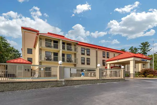 Comfort Inn Biltmore West 4