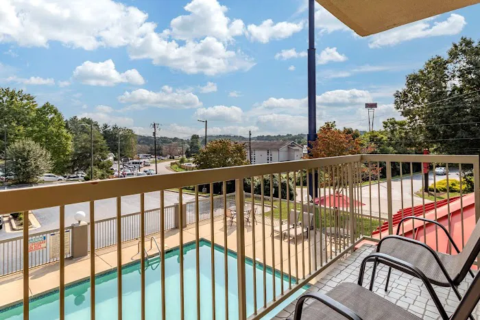 Comfort Inn Biltmore West 4