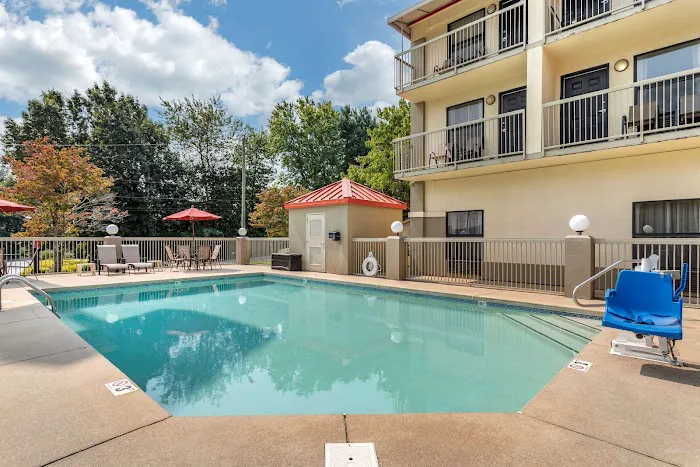 Comfort Inn Biltmore West 4