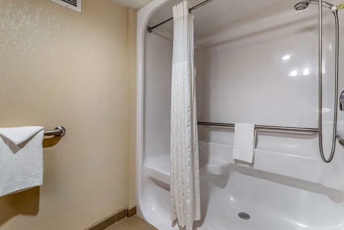 Comfort Inn Biltmore West 4