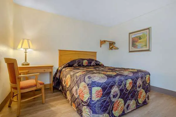 Rodeway Inn 4