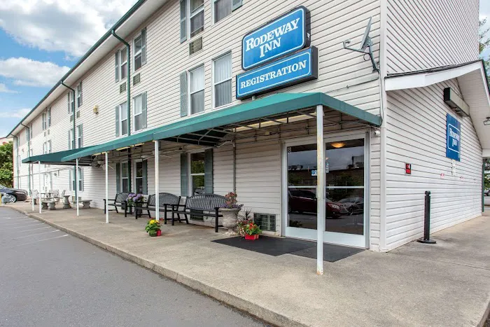 Rodeway Inn 4