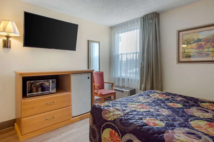 Rodeway Inn 4