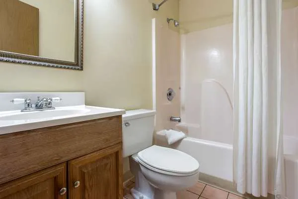 Rodeway Inn 4