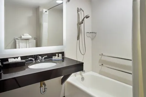 Fairfield Inn & Suites Asheville Outlets 4