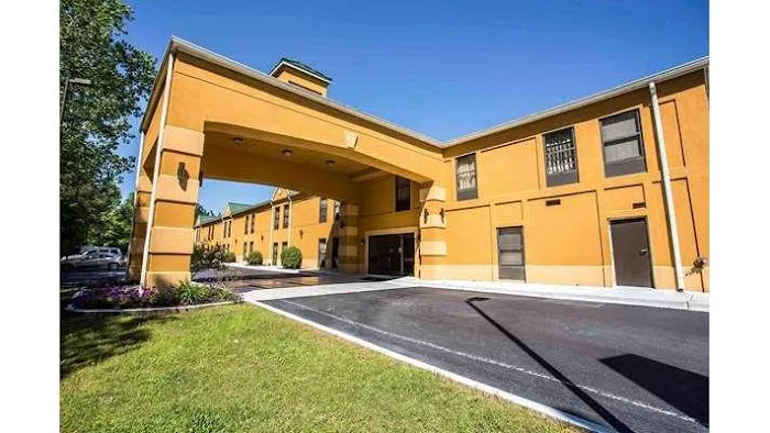 Quality Inn Union US Hwy 176 4