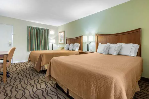 Rodeway Inn 4
