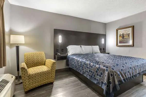Rodeway Inn 4