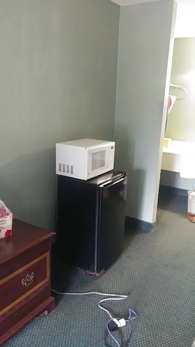 Newberry Economy Inn 4
