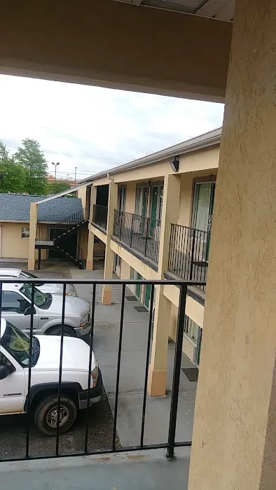 Newberry Economy Inn 4