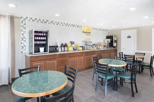 Days Inn by Wyndham Newberry 4