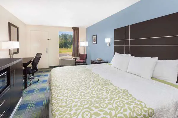 Days Inn by Wyndham Newberry 4