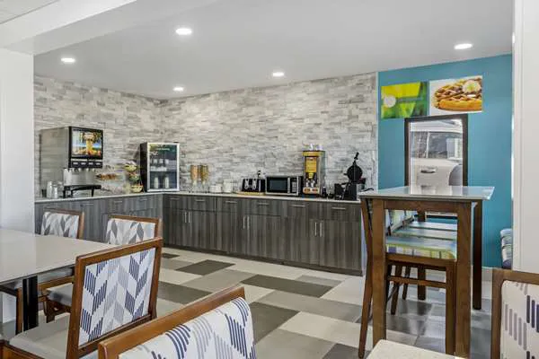 Quality Inn 4