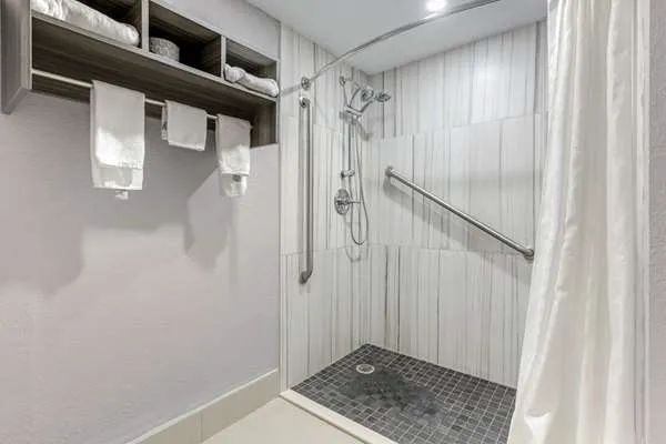 Quality Inn 4