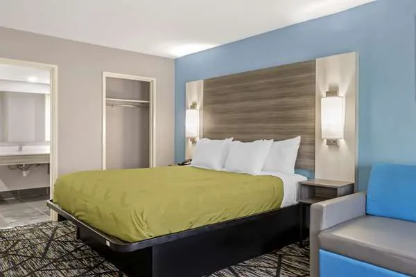 Quality Inn 4