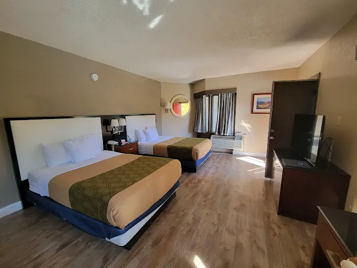 Chalet Inn 4