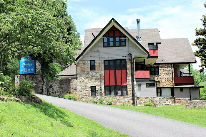 Chalet Inn 4