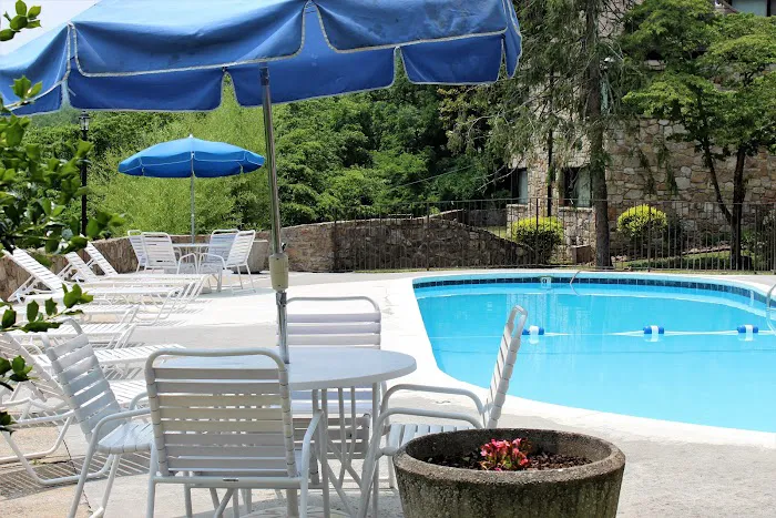 Chalet Inn 4