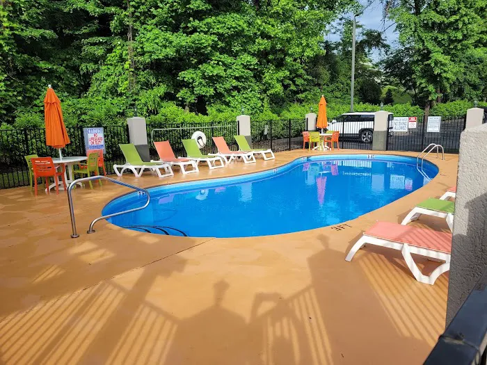 Super 8 by Wyndham Pigeon Forge Dollywood Lane 4