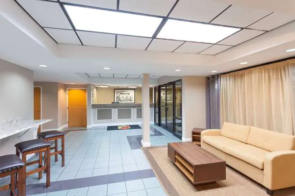 Super 8 by Wyndham Pigeon Forge Dollywood Lane 4