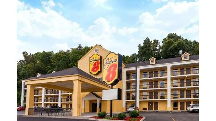 Super 8 by Wyndham Pigeon Forge Dollywood Lane 4