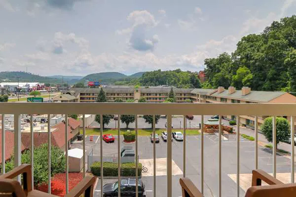Comfort Inn & Suites at Dollywood Lane 4