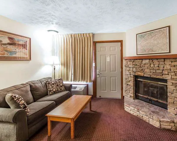 Quality Inn & Suites at Dollywood Lane 4