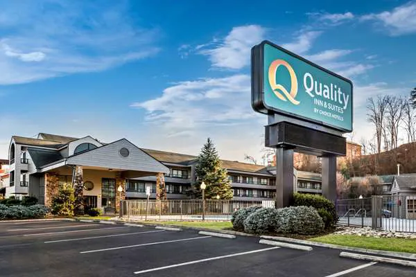 Quality Inn & Suites at Dollywood Lane 4