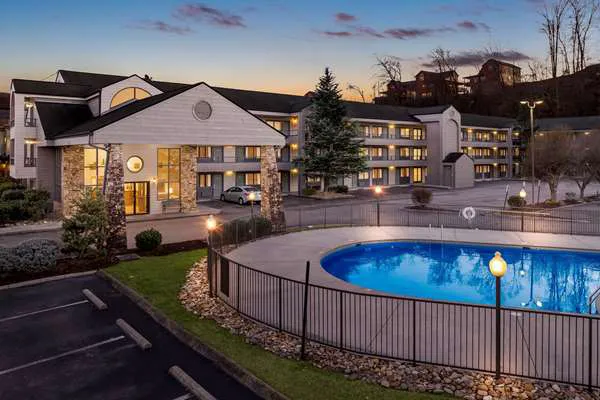 Quality Inn & Suites at Dollywood Lane 4