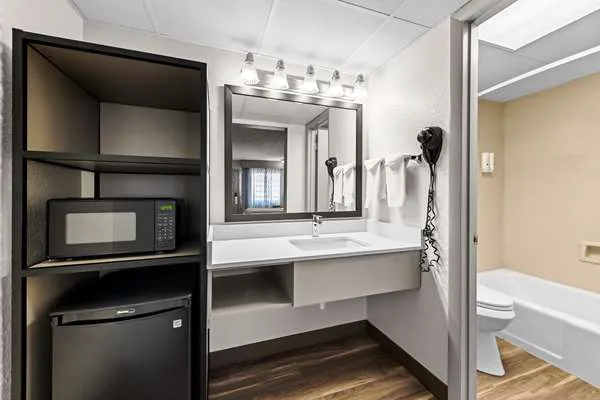 Quality Inn & Suites at Dollywood Lane 4