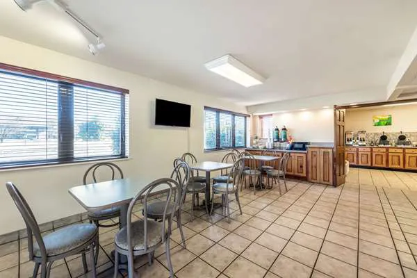 Quality Inn & Suites at Dollywood Lane 4