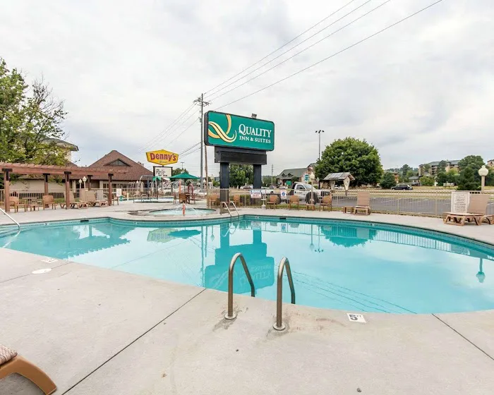 Quality Inn & Suites at Dollywood Lane 4